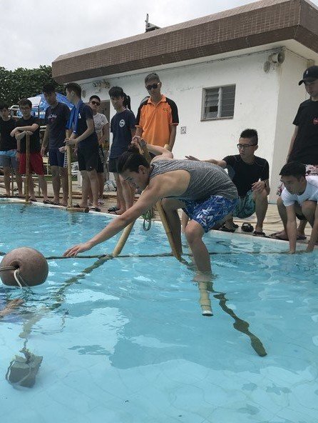 Raft Building in Swimming Pool